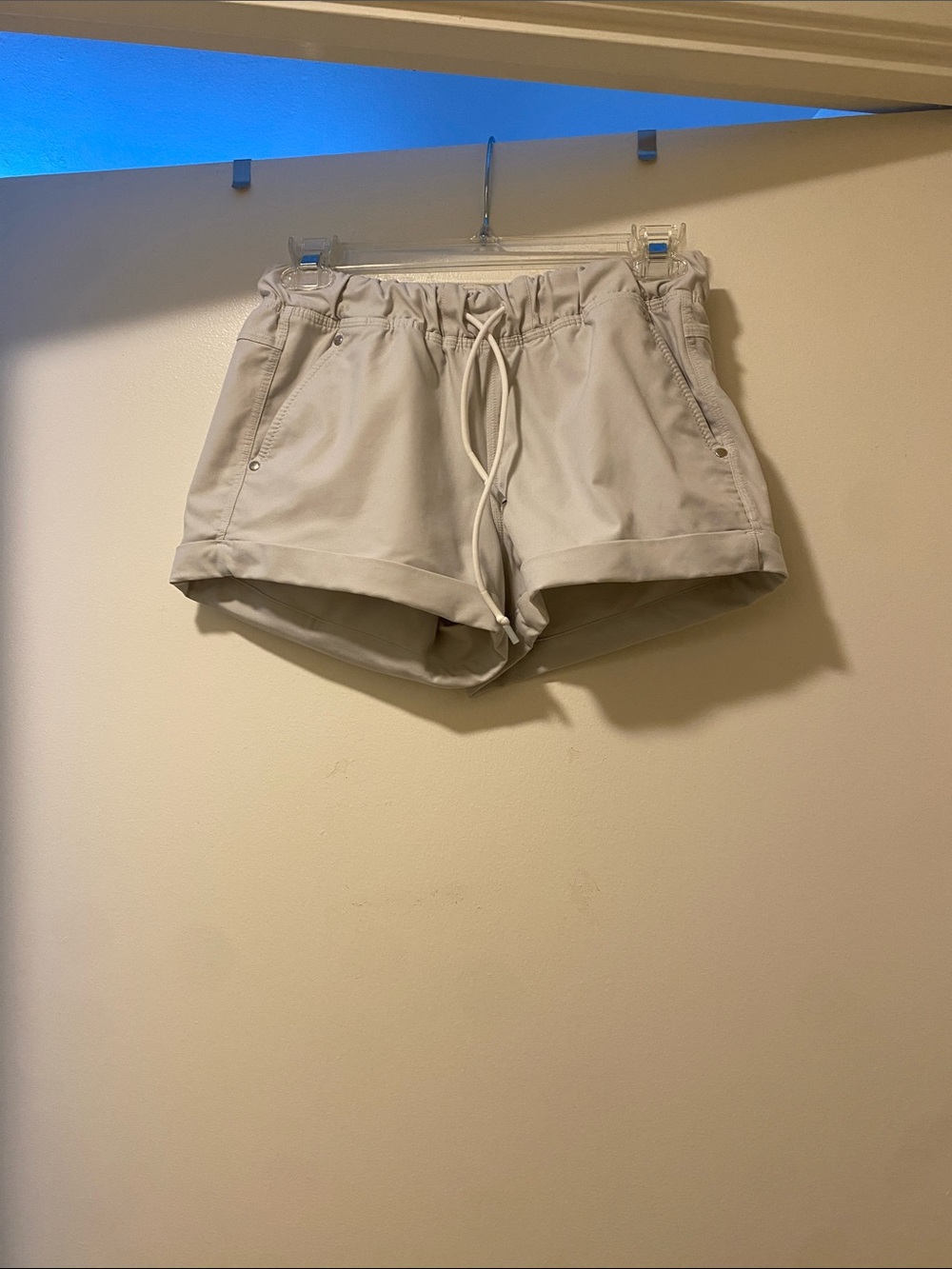 Authentic Lululemon Light Stone Color Women's Size 2 Drawstring Casual Shorts